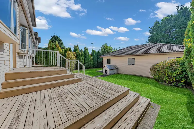 426 W 44TH AVENUE - photo 4 of 39