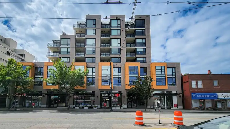 802 238 W BROADWAY - photo 1 of 13