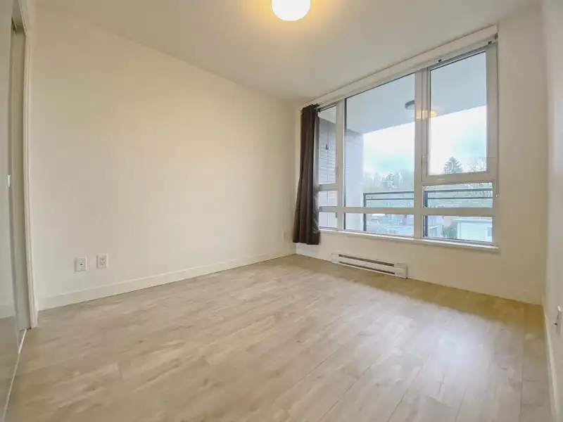 802 238 W BROADWAY - photo 4 of 13