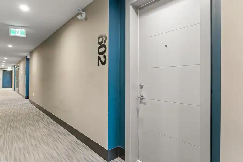 602 20695 EASTLEIGH CRESCENT - photo 3 of 36