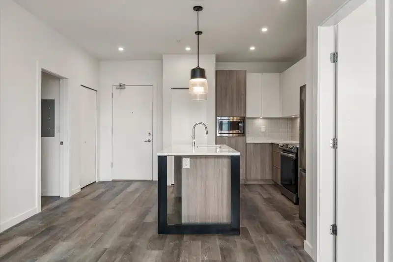 602 20695 EASTLEIGH CRESCENT - photo 4 of 36