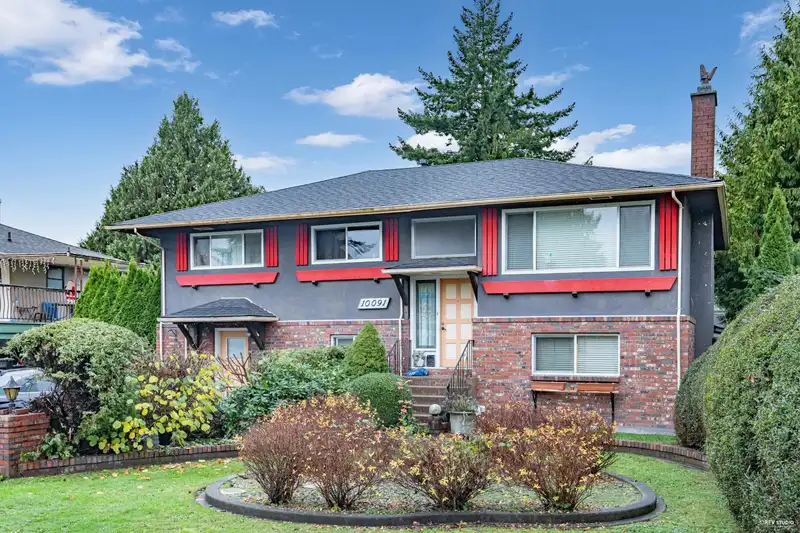 10091 AINSWORTH CRESCENT - photo 2 of 11