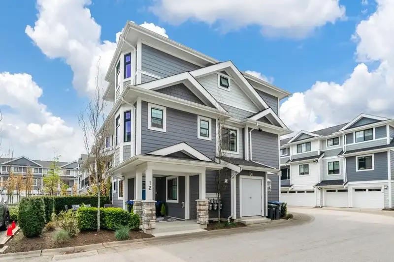 12 189 WOOD STREET - photo 1 of 30