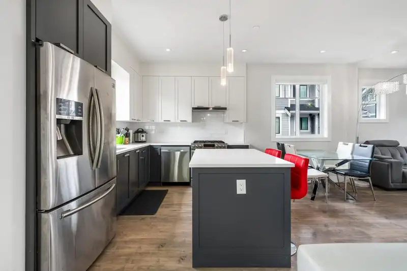 12 189 WOOD STREET - photo 2 of 30