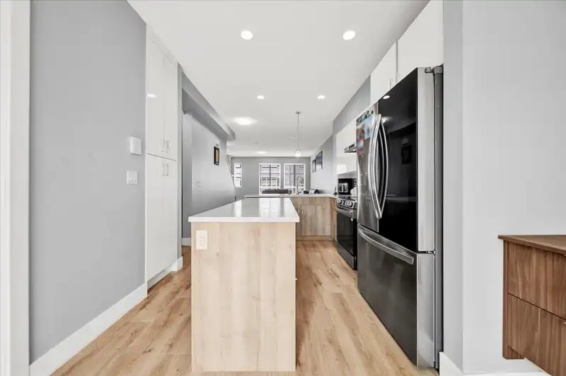 86 14555 68 AVENUE - photo 3 of 35