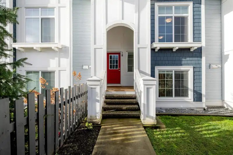 18 20180 84 AVENUE - photo 3 of 39