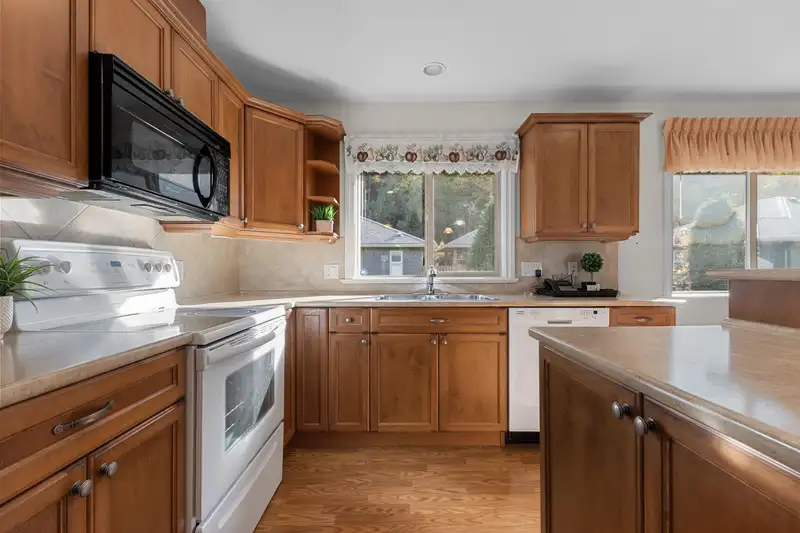 194 46000 THOMAS ROAD - photo 1 of 33