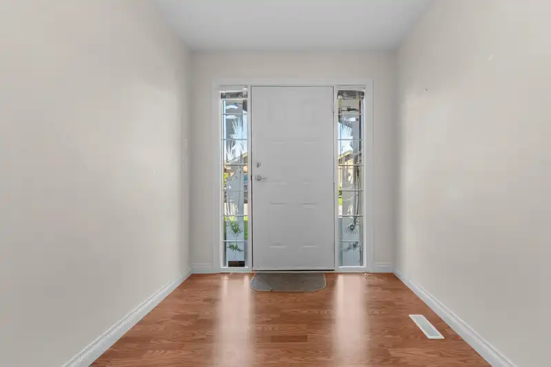 194 46000 THOMAS ROAD - photo 3 of 33