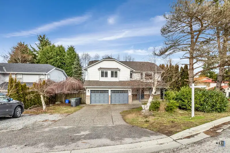 15285 28 AVENUE - photo 1 of 40