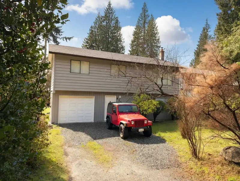 811 REED ROAD - photo 1 of 20