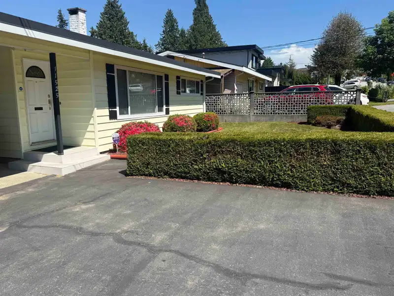 11525 96A AVENUE - photo 2 of 19