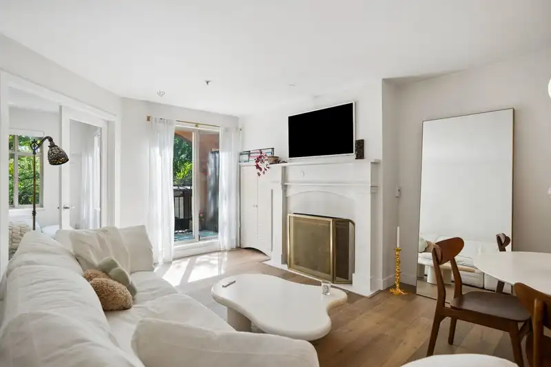 15 3036 W 4TH AVENUE - photo 3 of 17