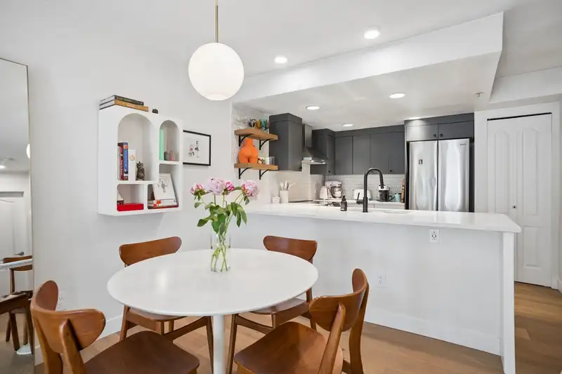 15 3036 W 4TH AVENUE - photo 4 of 17