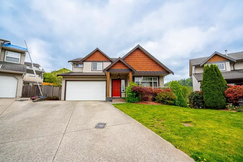 35496 STRATHCONA COURT - photo 2 of 40