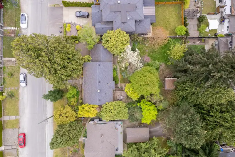 6138 PORTLAND STREET - photo 2 of 38