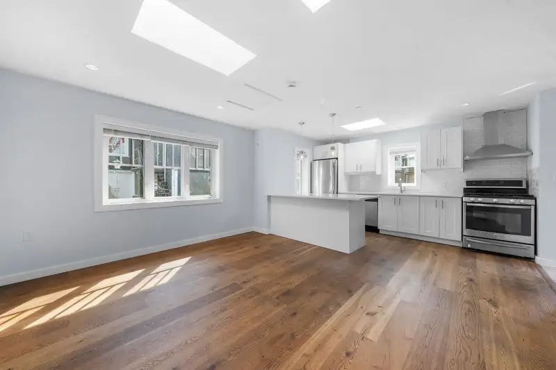 339 E 41ST AVENUE - photo 3 of 40