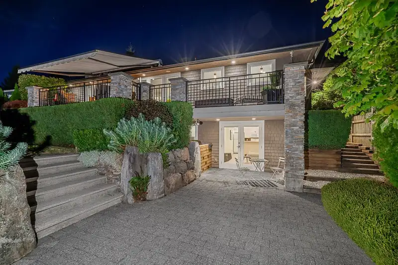 1425 PALMERSTON AVENUE - photo 2 of 38