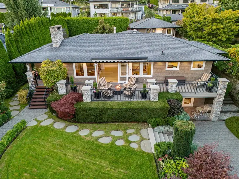 1425 PALMERSTON AVENUE - photo 3 of 38