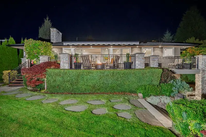 1425 PALMERSTON AVENUE - photo 4 of 38