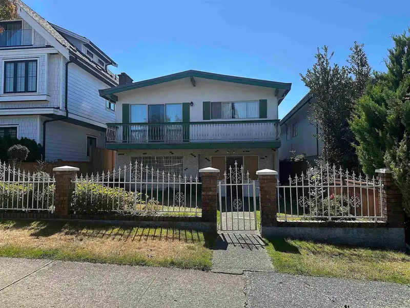 3126 E 20TH AVENUE - photo 2 of 34