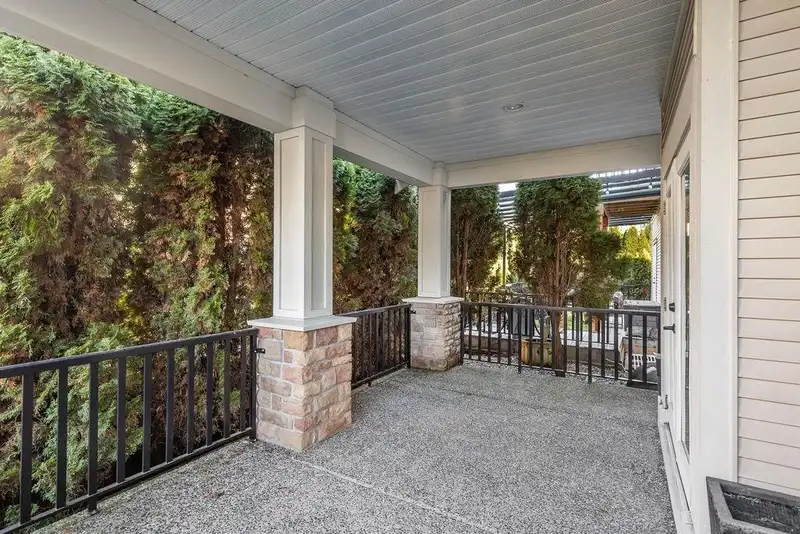 14680 72A AVENUE - photo 3 of 37