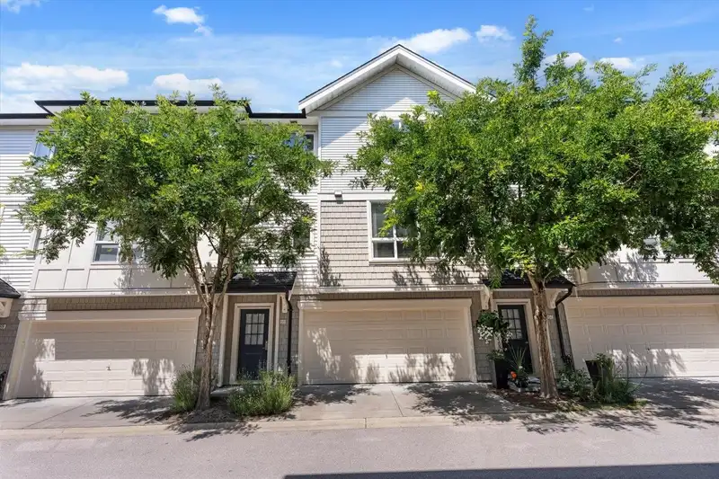 68 7848 209 STREET - photo 2 of 40