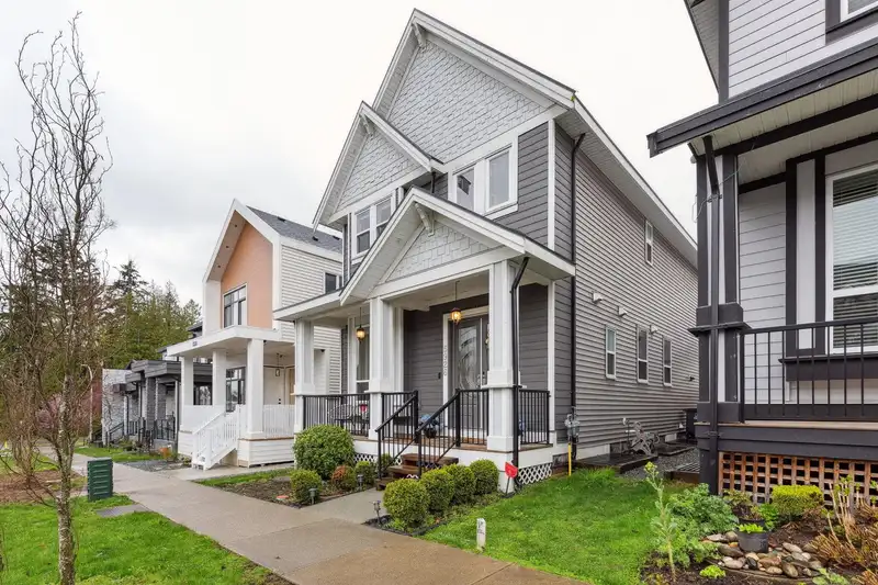 5926 139A STREET - photo 2 of 38