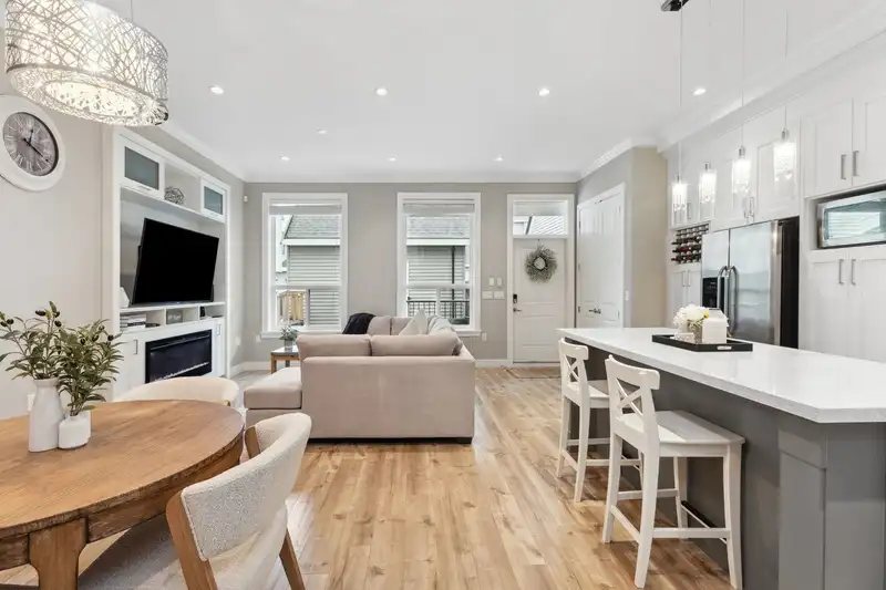 5926 139A STREET - photo 3 of 38