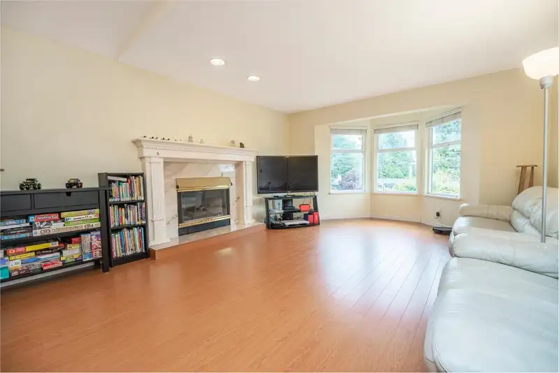 7932 ROSEWOOD STREET - photo 2 of 26