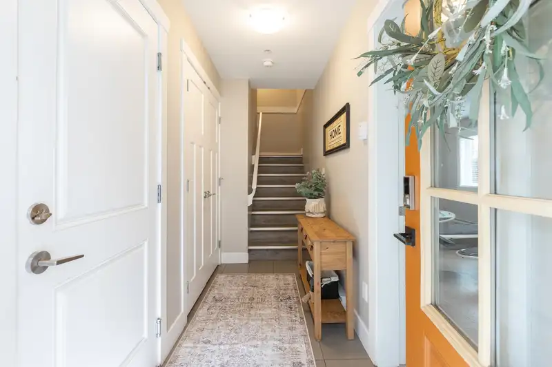 94 20860 76 AVENUE - photo 1 of 40