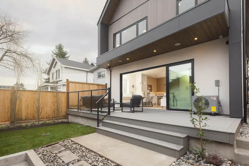 2 735 E 10TH AVENUE - photo 1 of 24