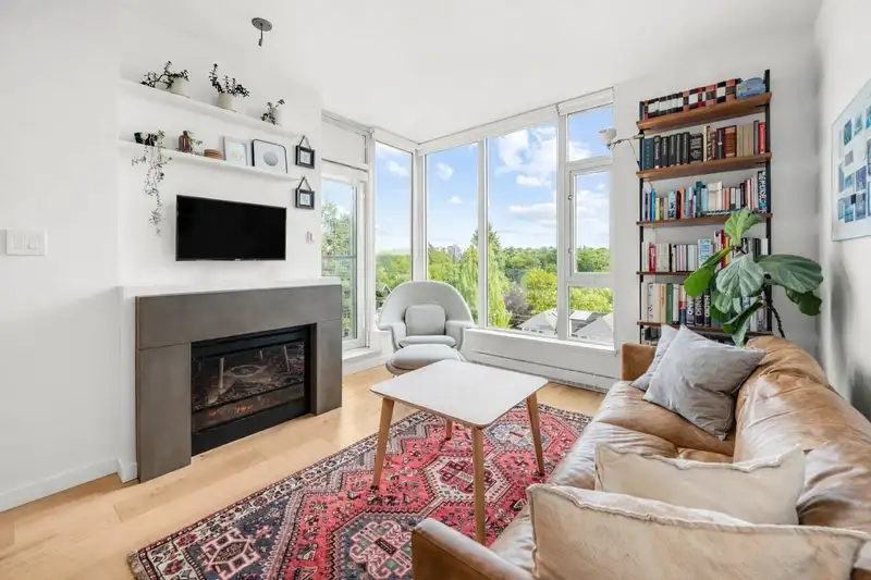 607 2528 MAPLE STREET - photo 1 of 33