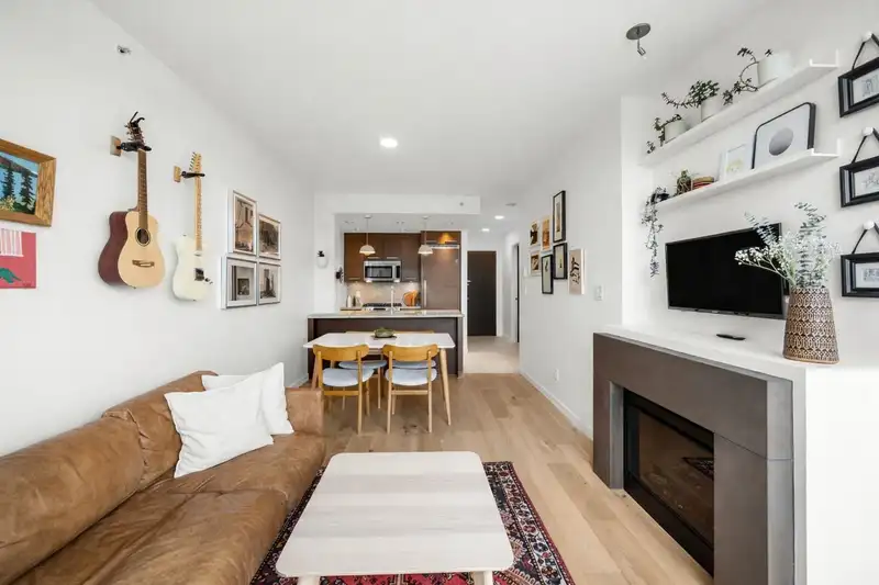 607 2528 MAPLE STREET - photo 4 of 33