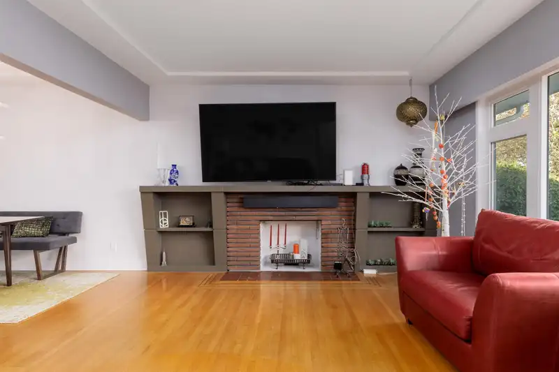 5935 PRINCE ALBERT STREET - photo 4 of 29
