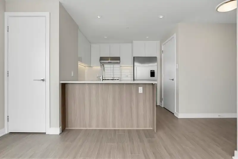 4103 4900 LENNOX LANE - photo 2 of 30
