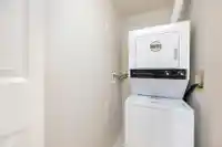 12C 338 TAYLOR WAY - thumbnail 17