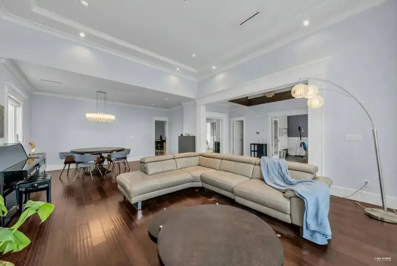 4133 VICTORY STREET - photo 4 of 37