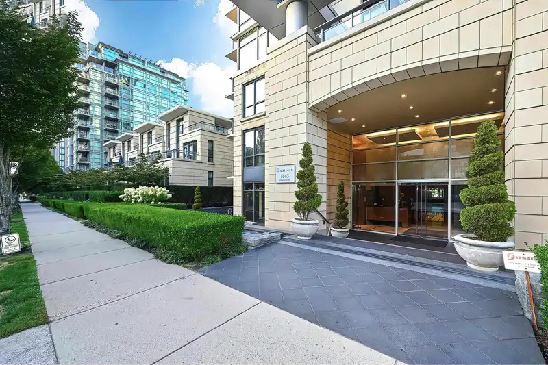 301 1863 ALBERNI STREET - photo 2 of 29