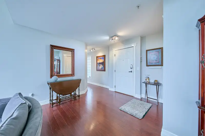 405 11519 BURNETT STREET - photo 3 of 32