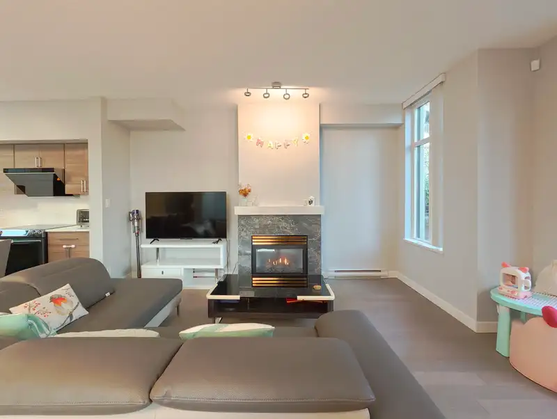 TH16 2089 ROSSER AVENUE - photo 4 of 32