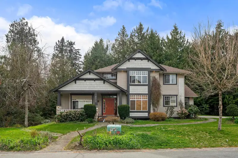 8525 DOERKSEN DRIVE - photo 1 of 40