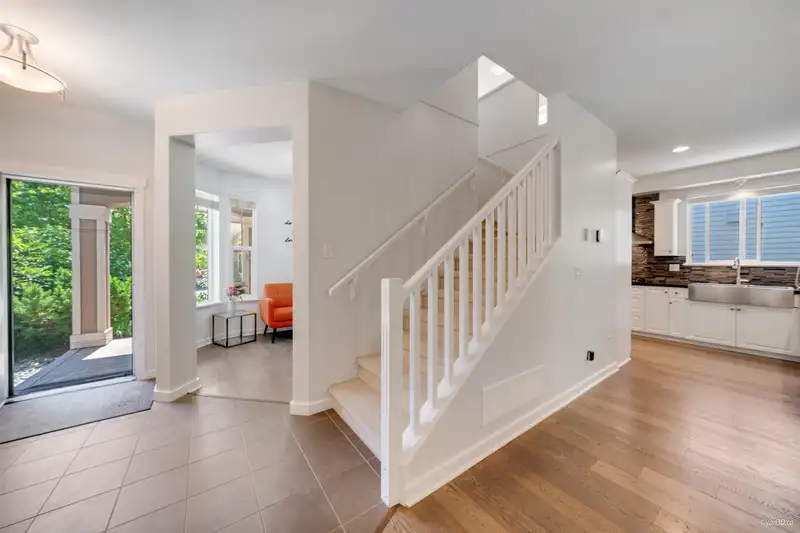 21143 82A AVENUE - photo 2 of 39