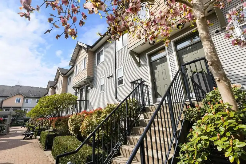 113 4238 ALBERT STREET - photo 1 of 39