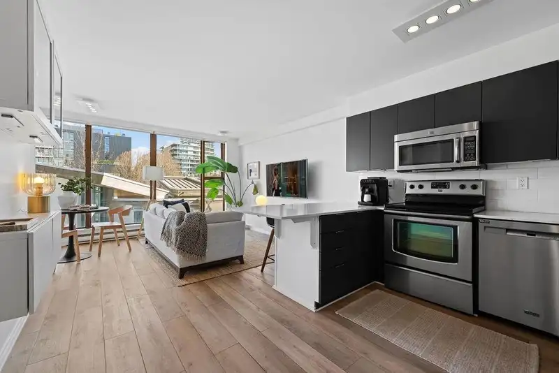 404 1633 W 8TH AVENUE - photo 1 of 31