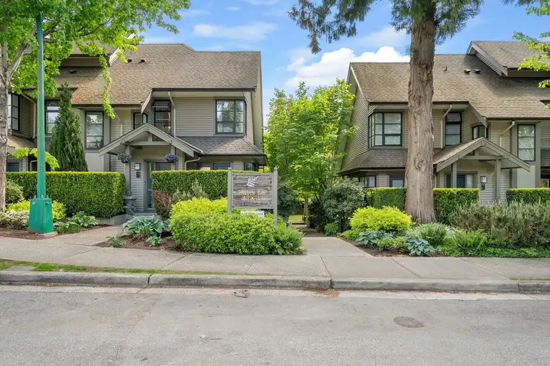 15 3150 SUNNYHURST ROAD - photo 1 of 40