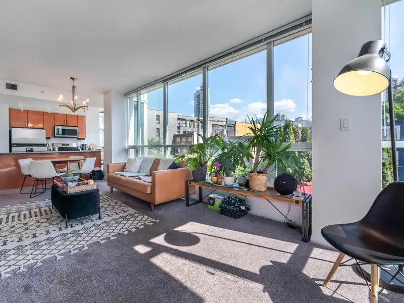401 138 E ESPLANADE - photo 3 of 21