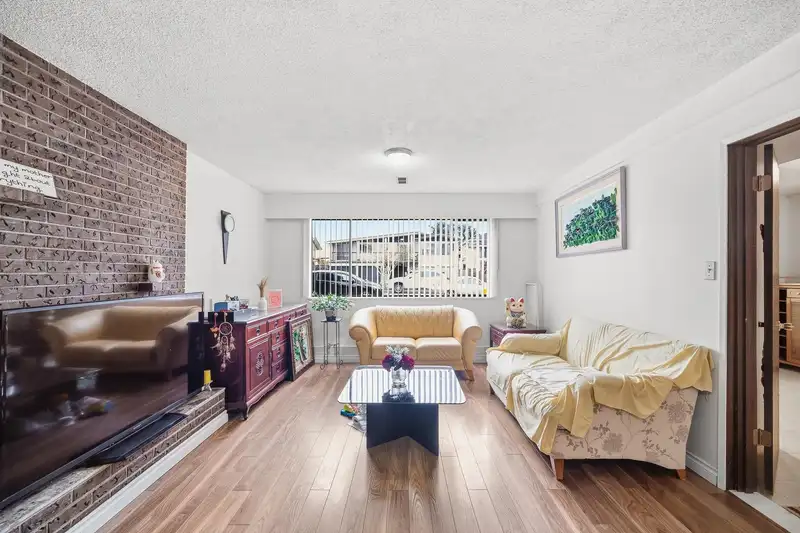 10640 ANAHIM DRIVE - photo 3 of 33