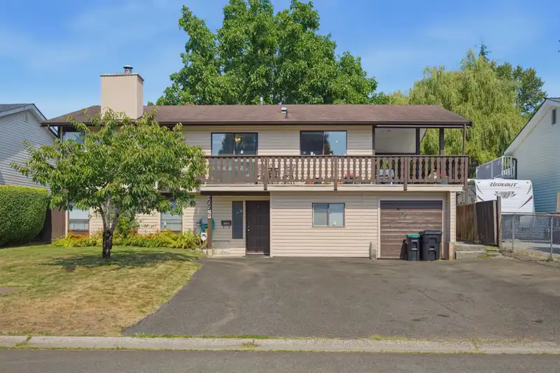 20573 51A AVENUE - photo 2 of 38
