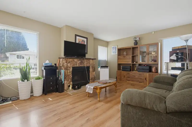 20573 51A AVENUE - photo 4 of 38