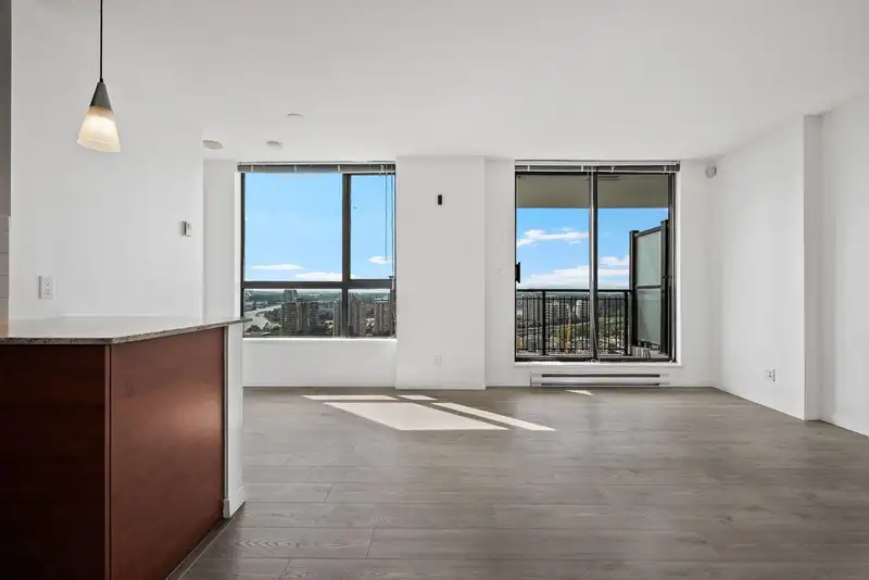 1203 814 ROYAL AVENUE - photo 2 of 27